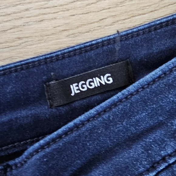 High Rise Capri - Picture 5 of 10